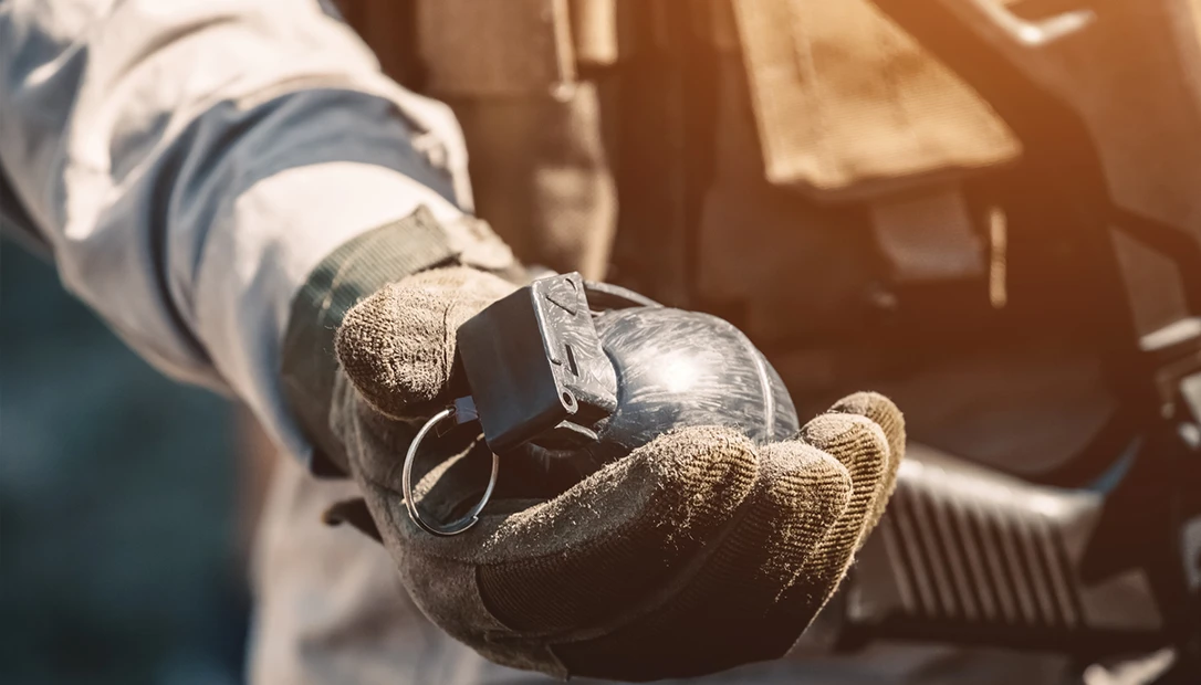 how to throw a grenade