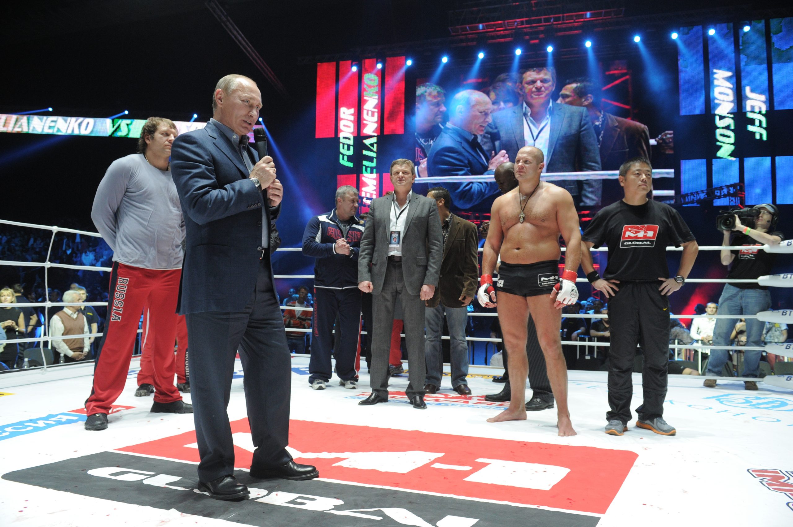 Emelianenko began his MMA career with four straight victories.