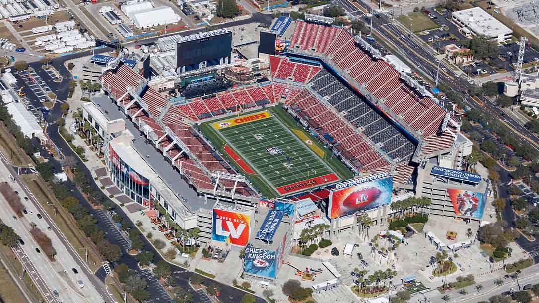 If you want to know how to throw the perfect Super Bowl party, you've come to the right place!