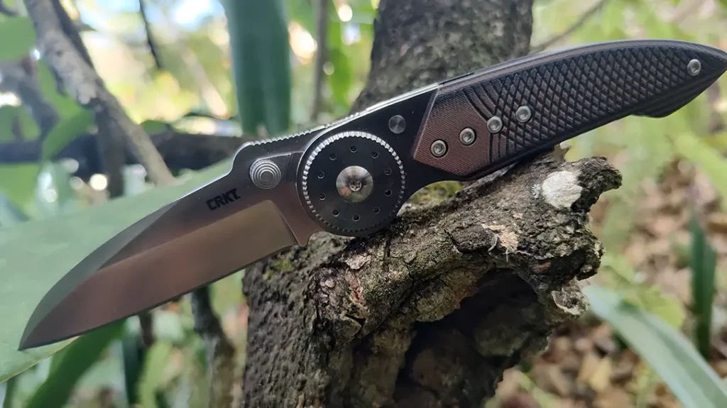 A Stainless steel handle features a G10 overlay. 