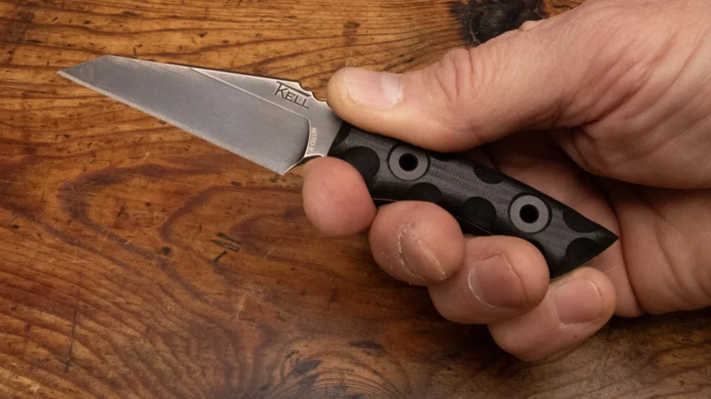 The smallest of the three handle choices is the compact Piranha grip. For most hands, it only offers a three-fingered grip.