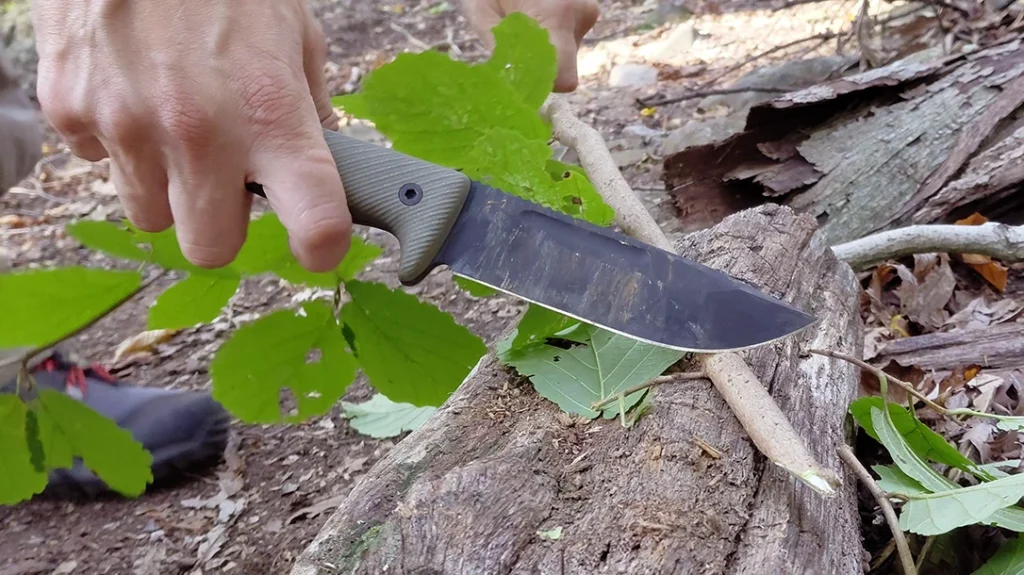 The Reiff Knives Vicon is not a dedicated chopper. However, choking back on the handle gives you added length and leverage for chopping small-diameter branches.