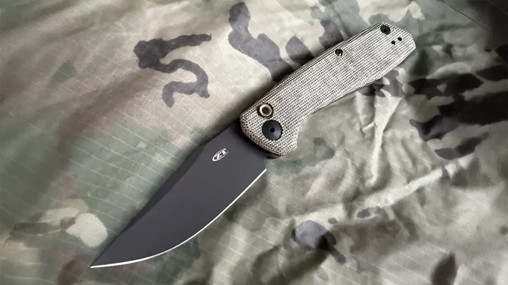 The ZT 0512 featured a sweeping clip point blade with a full flat grind and a thin edge.