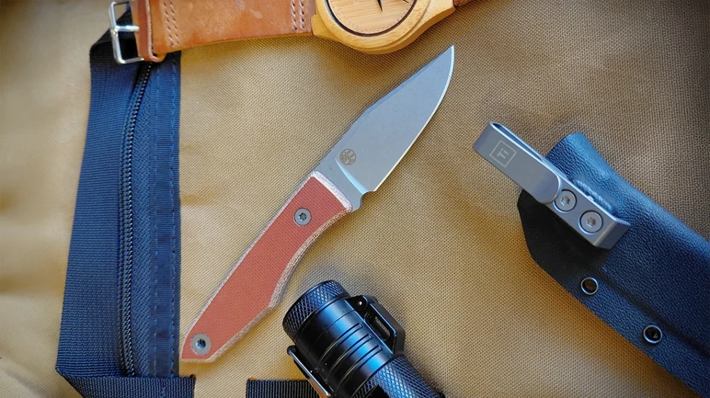 The Big i Design USA Lookout Fixed carries compact strength in a pocket‑friendly profile.