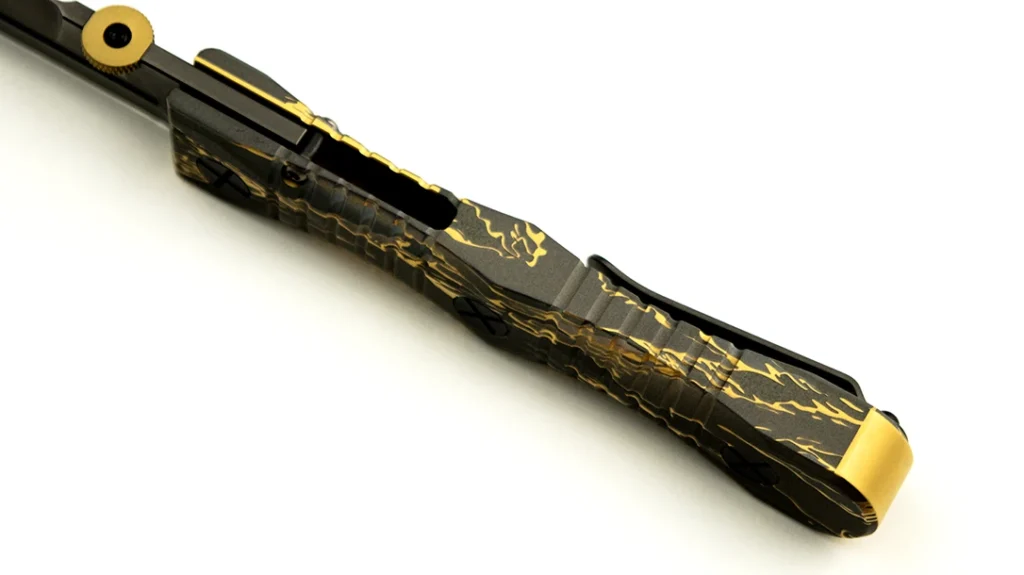 The integral handle is what sets the Elishewitz Les George Ek Integral Folding Knife apart from the pack.