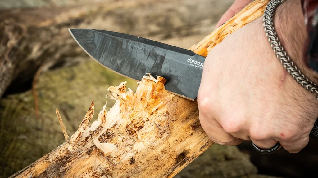 The blade performed consistently across different materials, from dry wood to food prep.