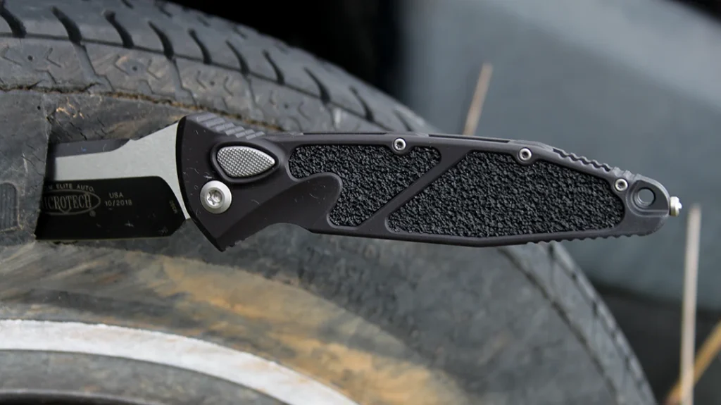 A quickly accessed blade is a bonus, especially one made from premium materials.