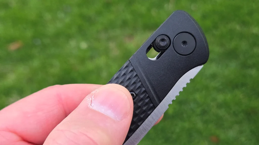 When it comes time to open the CRKT Counterpart, you’ll notice that there is no flipper, no hole, and no thumbstuds, it is intended to be opened with the crossbar lock.